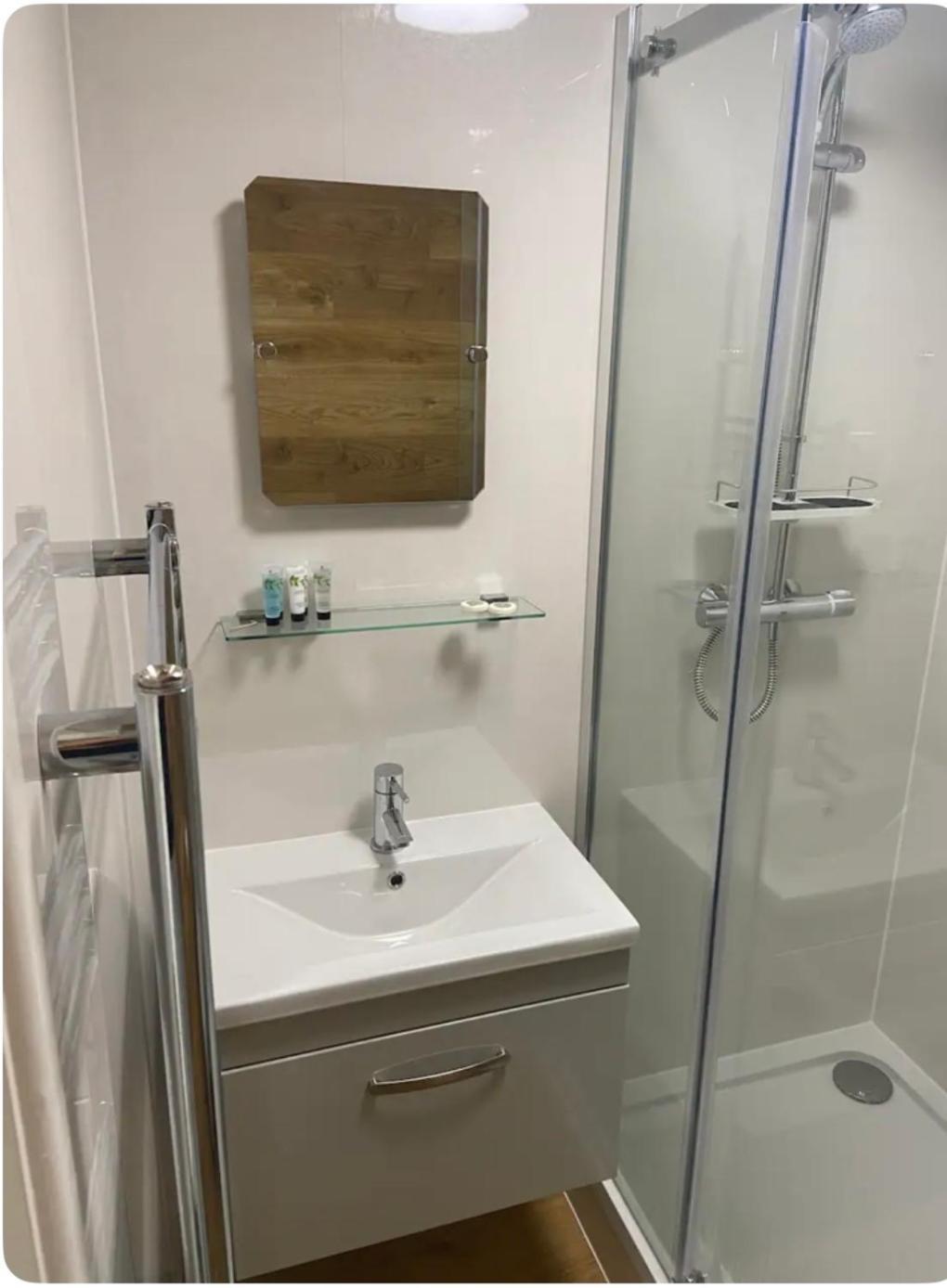 One Bedroom Ground Floor Flat Central Τσίτσεστερ Εξωτερικό φωτογραφία